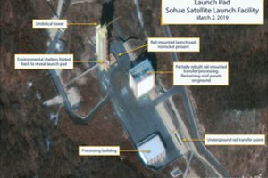 Nuotraukos atskleidžia slaptą Pchenjano veiklą: jau atstato raketų bandymo bazę