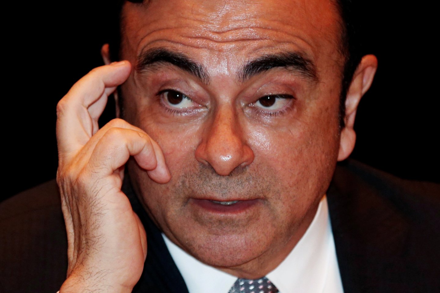  Buvęs automobilių gamybos bendrovės „Nissan Motor“ valdybos pirmininkas Carlosas Ghosnas trečiadienį sumokėjo 1 mlrd. jenų (7,9 mln. eurų) užstatą ir turėtų būti paleistas iš Tokijo tardymo izoliatoriaus, kur praleido daugiau kaip tris mėnesius.<br> Reuters/Scanpix nuotr.
