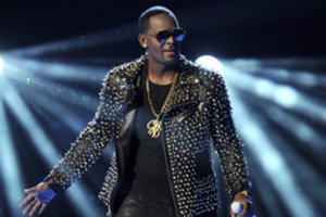 Ritmenbliuzo žvaigždė R. Kelly neigia kaltinimus seksualine prievarta