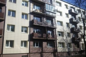 Savininko norai teismui nė motais – įstiklinto balkono neliks