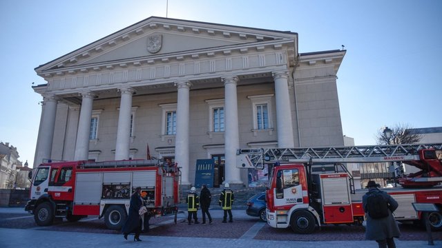 Vaizdai iš Vilniaus rotušės, kurioje šiandien kilo gaisras