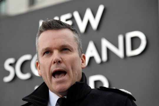 Britų policija pradėjo tyrimą dėl Škotijos universiteto ir banko gautų įtartinų paketų