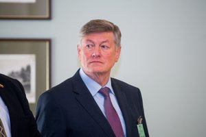 Buvęs Seimo pirmininkas A. Paulauskas kandidatuos į Europos Parlamentą 