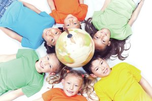 Dvikalbių šeimų ir emigrantų vaikai susiduria su rimta problema