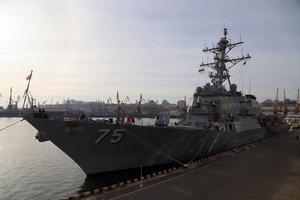 Rusija Baltijos jūroje surengė laivyno aviacijos pratybas