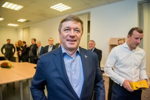 Nauji R. Karbauskio siūlymai dėl vaiko teisių: ilgesnis laiko tarpas taisytis tėvams