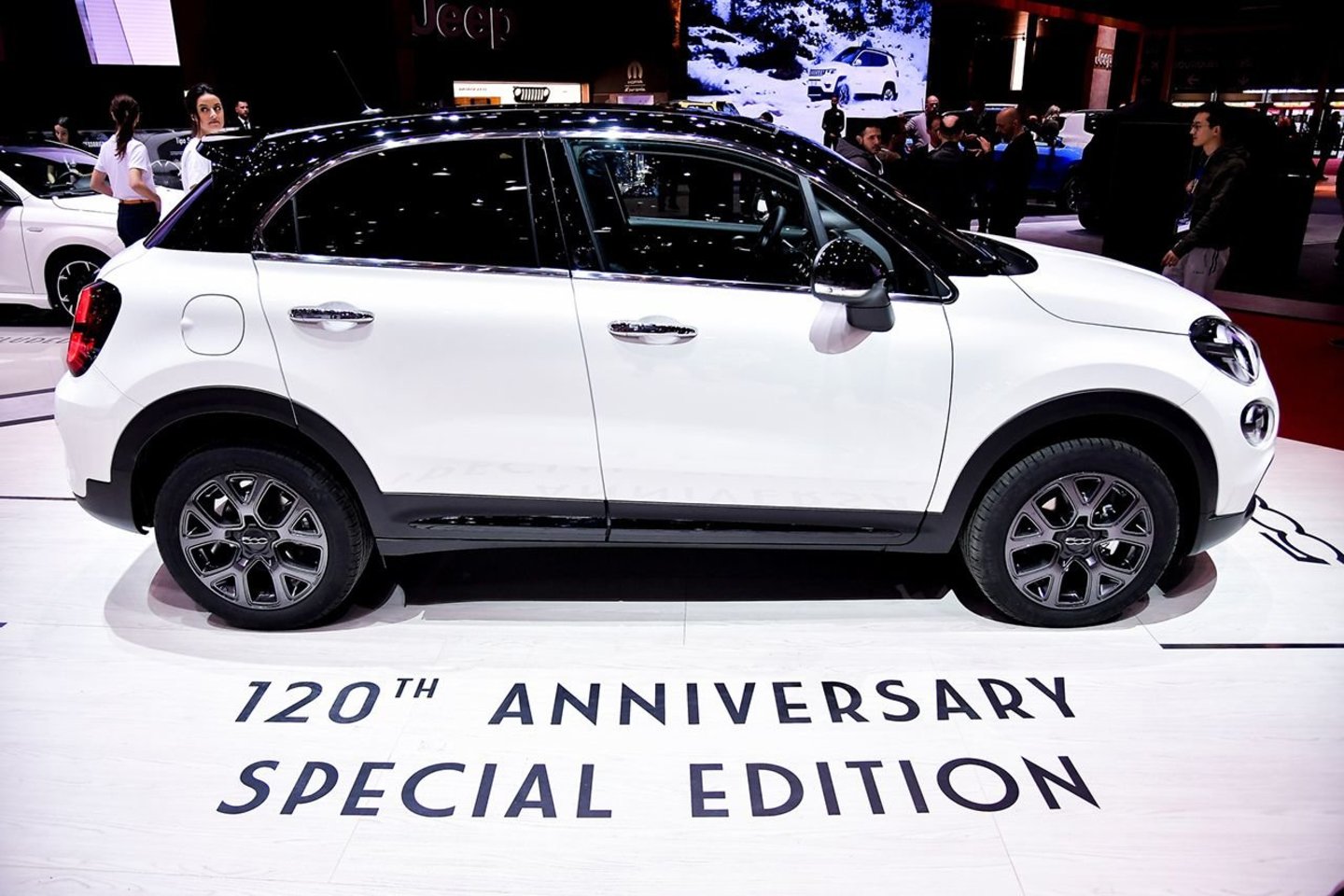 120-ojo gimtadienio proga „Fiat“ paruošė specialią 500 modelių seriją. <br> Gamintojo nuotr.
