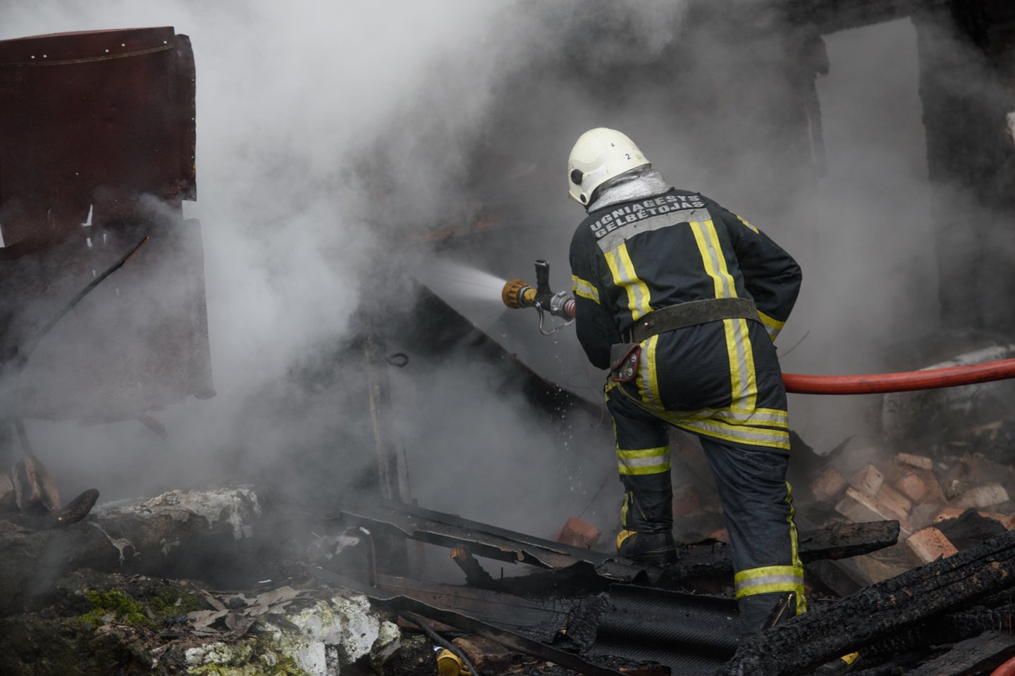 Ugniagesiai name rado stipriai apdegusį žmogaus kūną.<br>D.Umbraso asociatyvi nuotr.