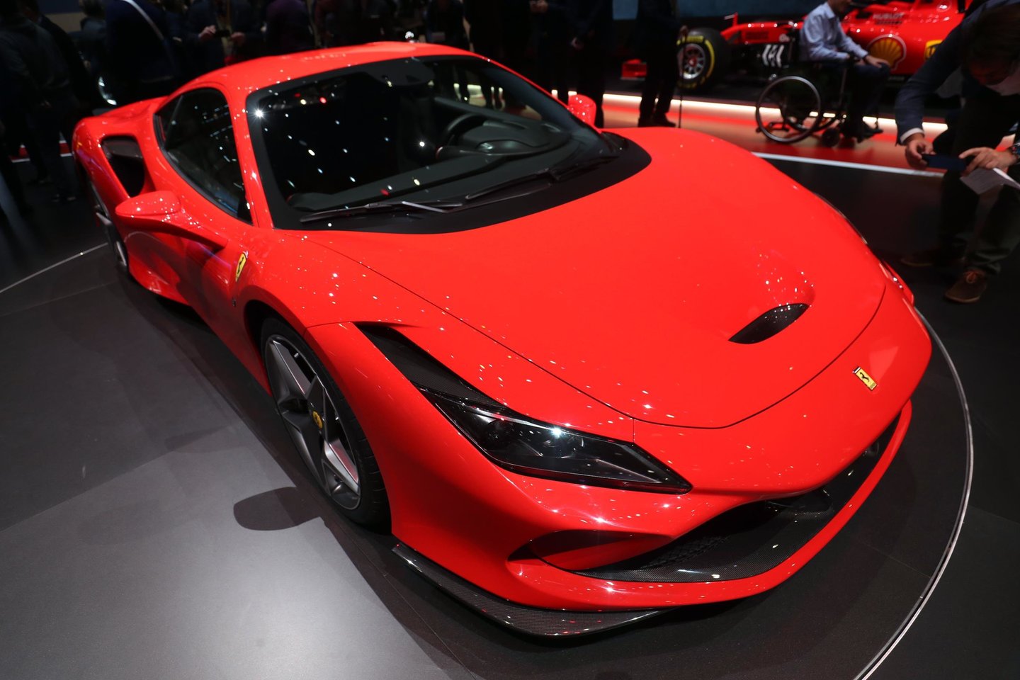  „Ferrari F8 Tributo“ montuojamo V8 variklio galia siekia 710 AG. <br> Newspress.co.uk nuotr.