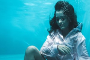 Atlikėjai Otreya ir Alekna vėl suvienijo jėgas: dėl vaizdo klipo teko ir drebėti iš šalčio