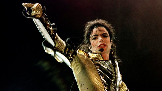Radijo stotys atsisako groti veliono Michaelo Jacksono dainas