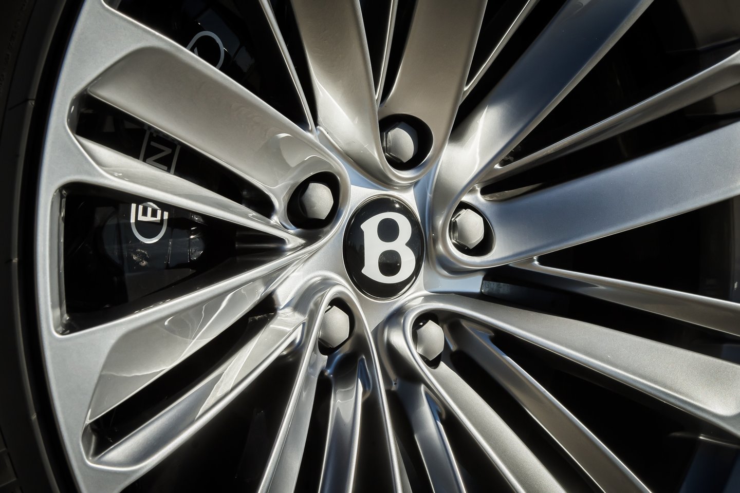  Bentley Bentayga Speed.<br> Gamintojo nuotr.