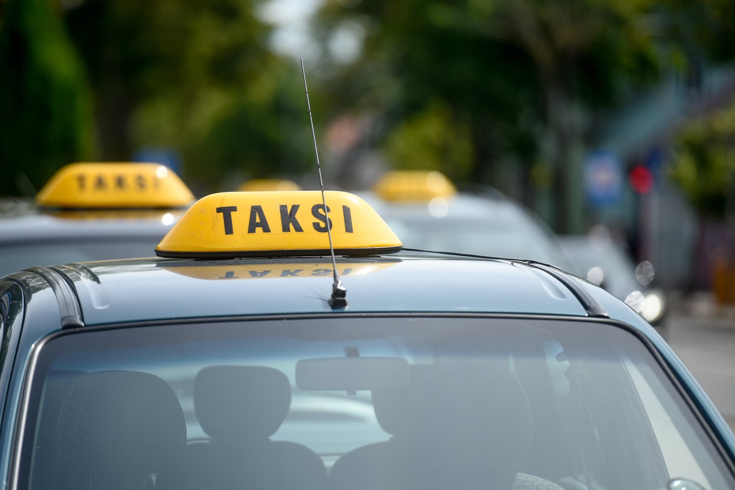  Iš aštuonių patikrintų taksistų Jonavoje tik vienas pateikė mokesčio kvitą.<br> D.Umbraso nuotr. 
