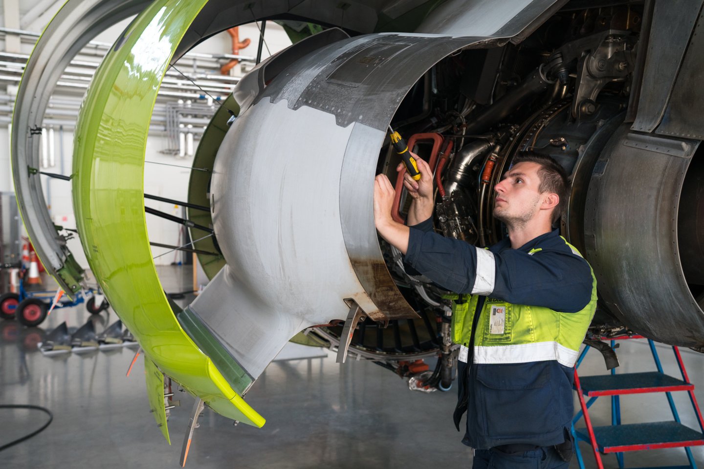 2019-aisiais „airBaltic“ bendrovė ketina pritraukti 50 technikų savo techninės priežiūros stotims tarptautiniame Rygos ir Talino oro uostuose.<br> Organizatorių nuotr. 