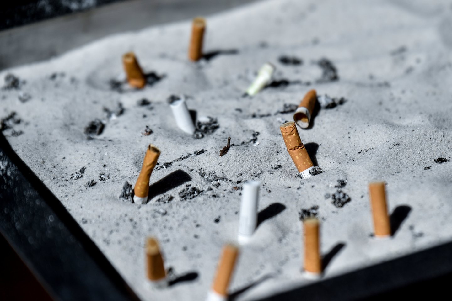 Daugelis žmonių tiesiog nežino visų grėsmių, kurias sukelia rūkymas.<br> V.Ščiavinsko nuotr. 