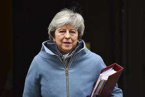 Th. May spaudžia Briuselį padaryti nuolaidų, kad būtų patvirtintas „Brexit“ susitarimas