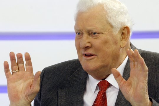 Monografijoje „Žmogus, jungęs epochas“ – Algirdo Brazausko politinė biografija