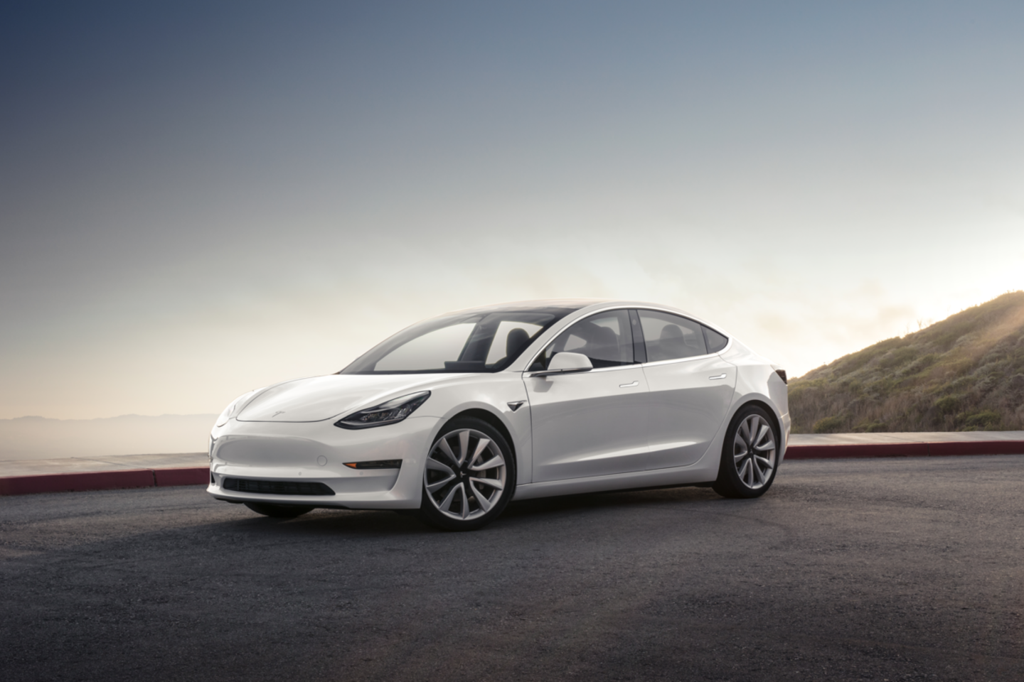 „Tesla Model 3“.<br> Gamintojo nuotr.