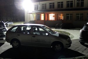 Naktinė išvyka su vaiko teisių specialistais: tris mažamečius vaikus girta motina išgrūdo lauk