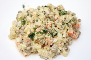 Buvęs parduotuvės darbuotojas Rusijoje: „Maišo senas salotas su naujomis“