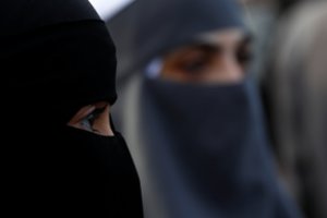 Didžioji Britanija atėmė pilietybę iš dar dviejų „IV nuotakų“