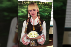 Garsi moteris pasidalino savo atvaizdu ant saldainių „Lietuvaitė“. Ar atpažįstate?