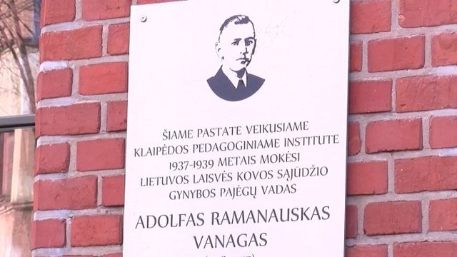 Klaipėdos universitete atidengta lenta A. Ramanauskui-Vanagui atminti