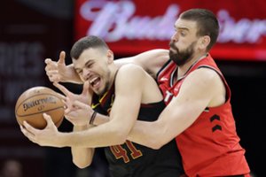 NBA naktis: blankus J. Valančiūno pakaitalas Toronte ir paleisti į darbą kumščiai