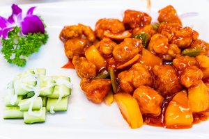 Lengvai pagaminama traški kiauliena su ananasais: visi liks sužavėti