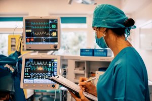 Kauno klinikų medikams teko nelengva misija: persodinti inkstą ypatingai pacientei