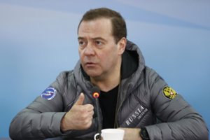 Rusijos premjeras žada išnagrinėti kontroversiškus planus dėl statybų prie Baikalo