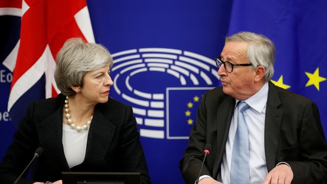 Europos Komisijos pirmininkas atskleidė, ką sutarė su Th. May dėl „Brexit“