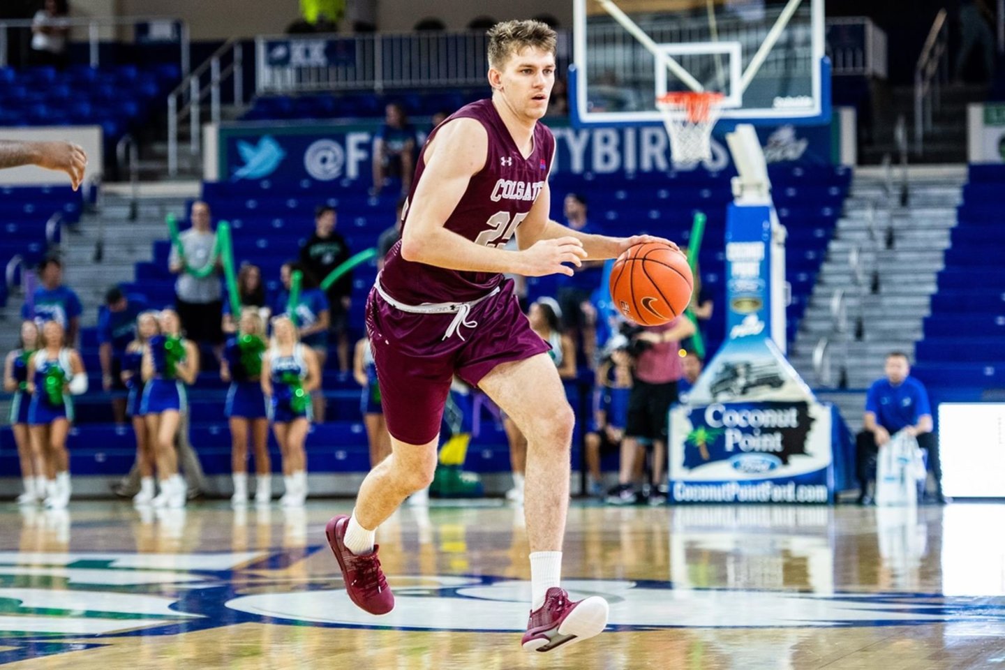 R.Ivanauskas gavo svarbų vaidmenį komandoje, rungtyniavo vidutiniškai 31 minutę, rinko po 16,5 taško, atkovojo po 7,9 kamuolio.<br>twitter nuotr.