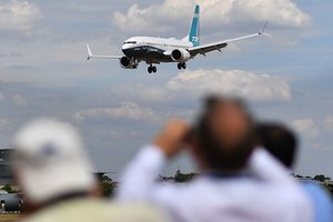 Lietuvoje negalėjo pakilti lėktuvas „Boeing 737 MAX“: keleiviai 7 valandoms įstrigo oro uoste