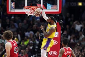 LeBrono vedama „Lakers“ laiku pabudo bei iškovojo pergalę