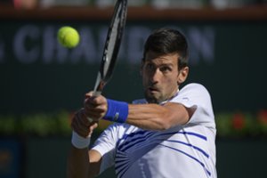 Geriausią planetos tenisininką N. Džokovičių įveikė veteranas – iš pykčio serbas sulaužė raketę