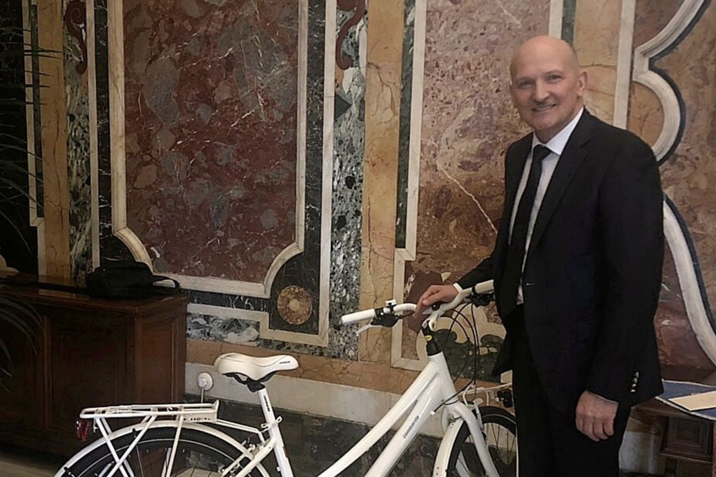  Italijos sostinėje Romoje surengtame 32-ajame Europos dviračių sporto sąjungos (UEC) kongrese dalyvavo 43-ijų Senojo žemyno federacijų atstovai.<br> LDSF nuotr.