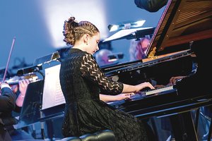 Klaipėdos koncertų salėje jaunieji atlikėjai surengė įspūdingą labdaros vakarą "Laukiantys bilietai"