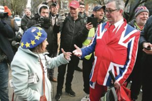 Jungtinės Karalystės parlamentas balsuos dėl galimybės atidėti „Brexit“