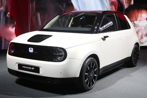 „Honda“ pristatė elektromobilį, kuris turės miesto modeliams nebūdingą bruožą