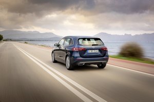 „Mercedes-Benz“ naujos kartos B klasės modelyje suderino skirtingas savybes