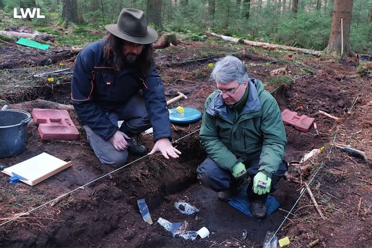 Nacių masinių žudynių vietoje – šimtai naujų radinių