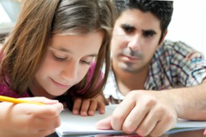 Tėvo gedinti dvylikametė ieškojo paguodos – pakliuvo į žvėries nagus