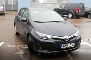 Vairuotojos poelgis aikštelėje išprovokavo kauniečio pyktį: „Viešumas ar raktu per šoną?“