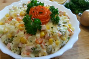 Kiek kitokia baltoji mišrainė, kuri tiks su bet kuo ir visada