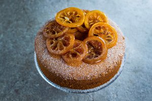 Riešutinis keksas su citrinomis papuoš bet kokių švenčių stalą