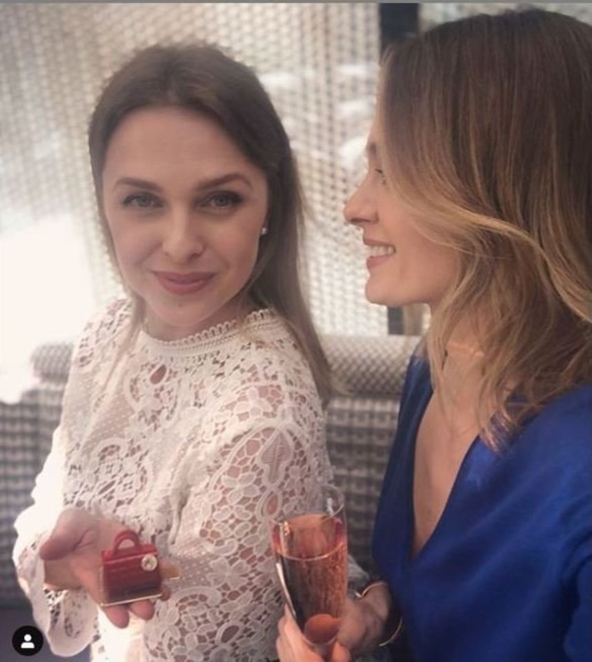  Asta Valentaitė su seserimi Giedre.<br> Instagramo nuotr.