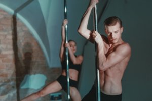 „Pole dance“ teatro premjera: šokio spektaklis, laužantis stereotipus