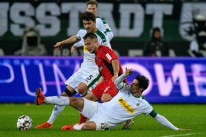 Vokietijoje Menchengladbacho klubas po lygiųjų pakilo į trečiąją vietą