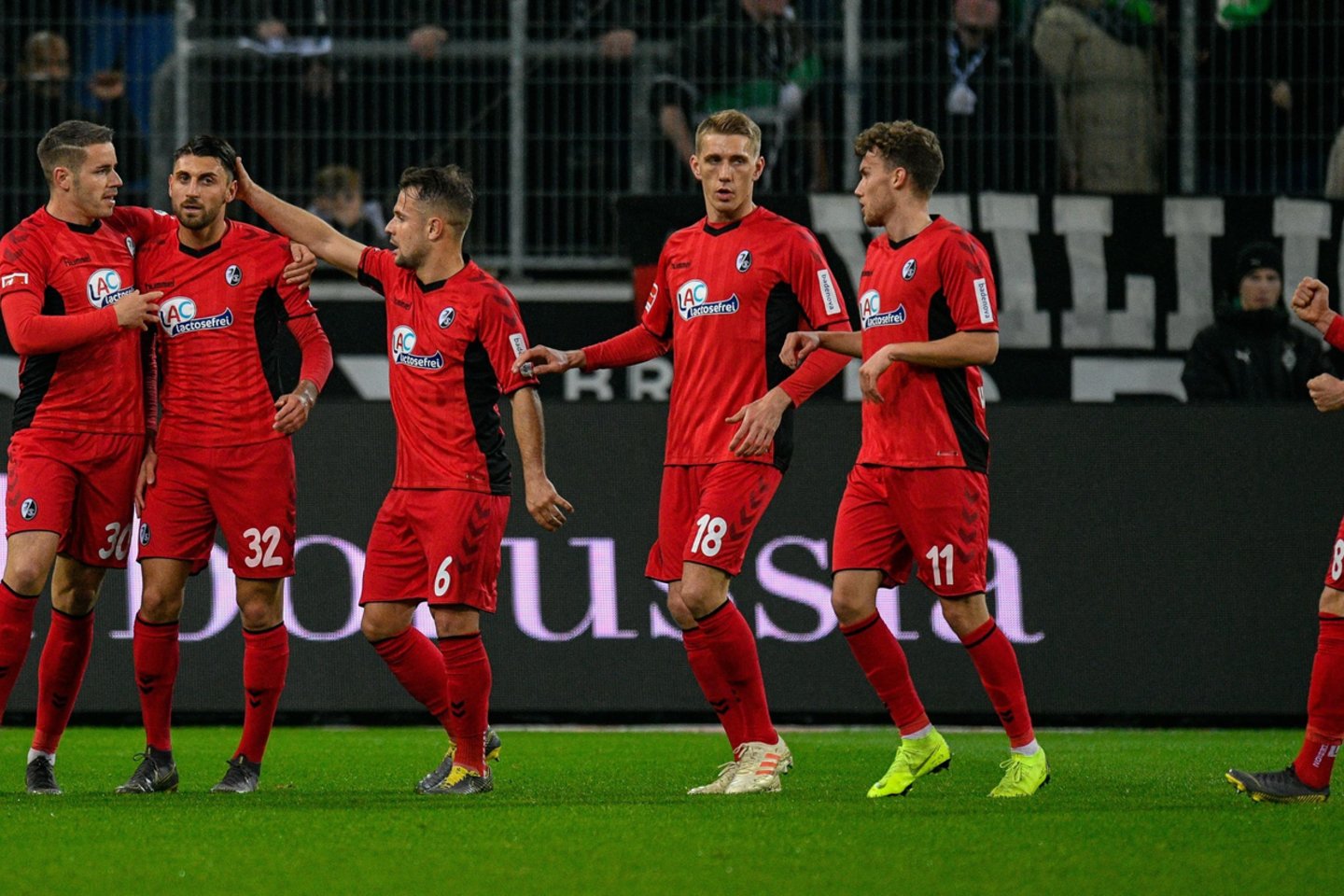  Menchengladbacho klubas su „Freiburg“ ekipa sužaidė taikiai.<br> AFP/Scanpix nuotr.